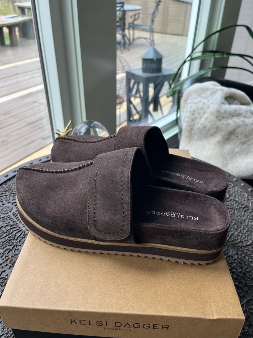 KELSI DAGGER BROOKLYN FIG PLATFORM MULES IN CACAO 7.5 - Picture 9 of 12
